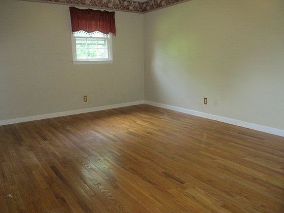 5th image of 435 Conifer Dr