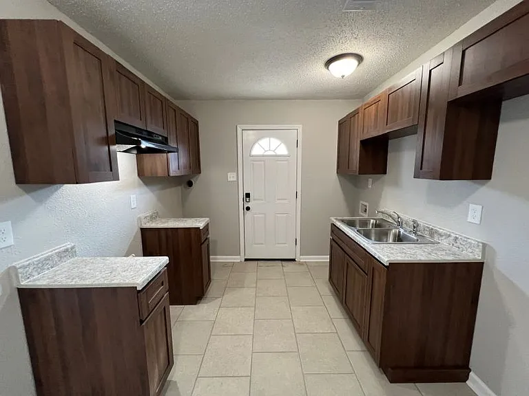 1791 Tampa Cv — Photo 2