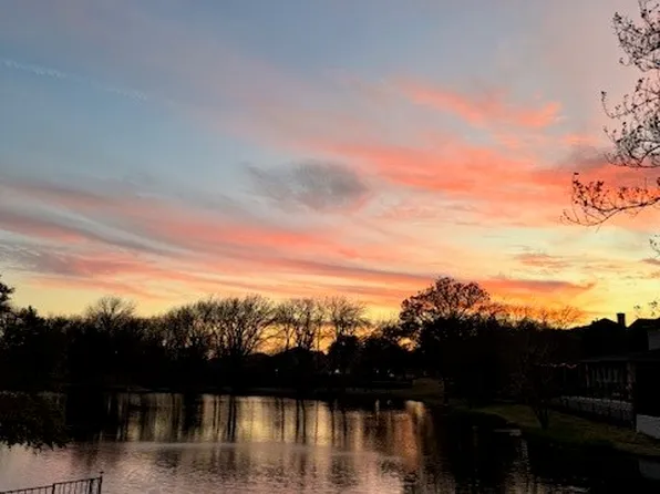 5204 Yacht Club Dr, Rockwall, TX 75032