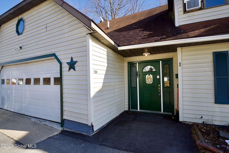 3rd image of 118 -120 Maple Avenue