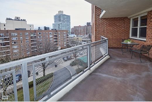 4th image of 3777 Independence Ave APT 6F