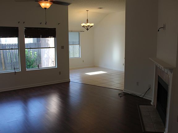 4th image of 1705 Prairie Star Ln