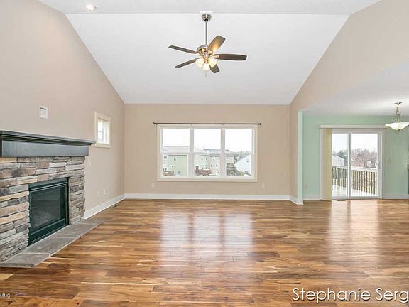 5th image of 613 Orchard Dr NE