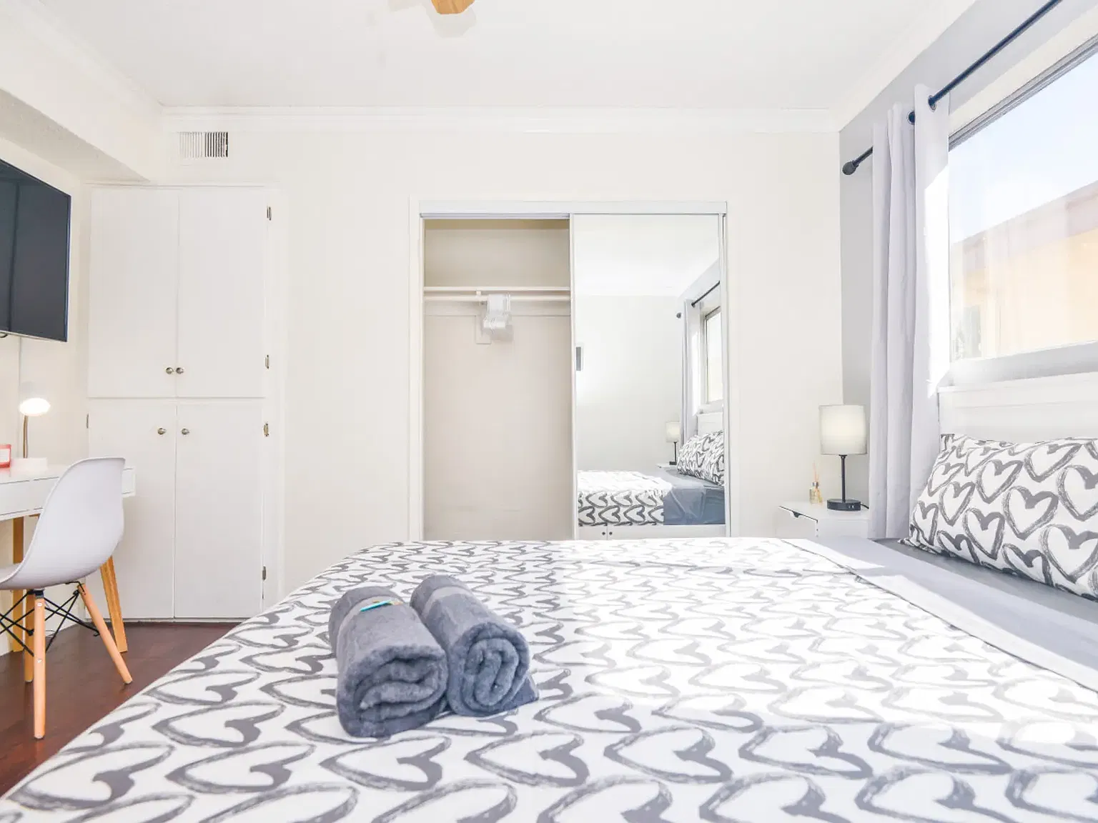 4 bed, $1,375 — Photo 2