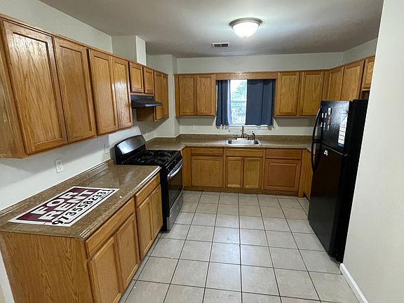3rd image of 16 Cedar Ave #2