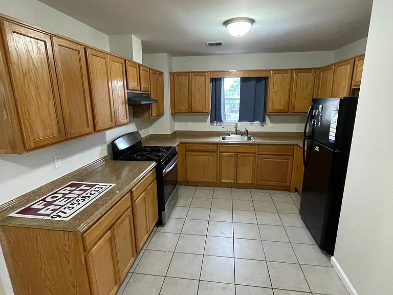 16 Cedar Ave #2 — Photo 3