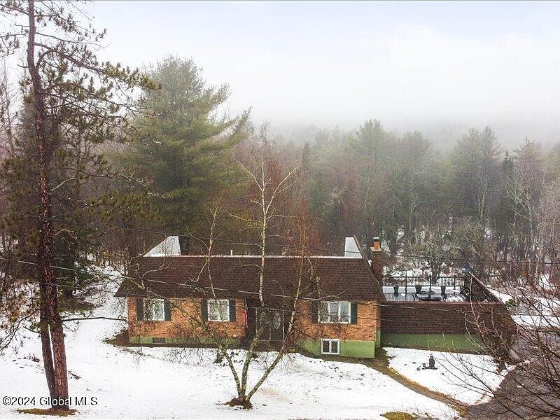3rd image of 147 Strawberry Hill Road
