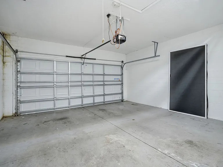 9810 Bennington Dr — Photo 22