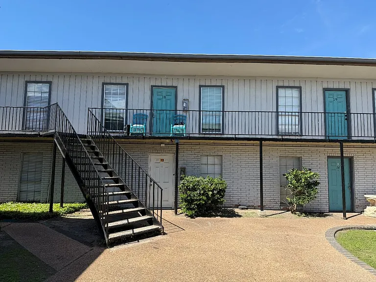 Palm Shore Apartments — Photo 6