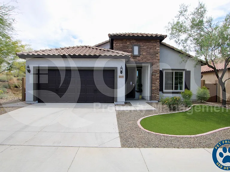 1015 W Spur Dr — Photo 1