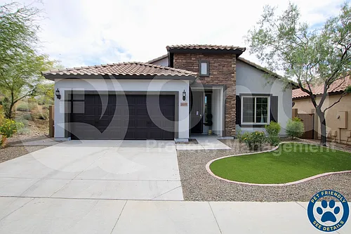 1015 W Spur Dr Photo 1