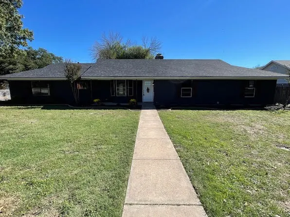 915 S Harrison St, West, TX 76691