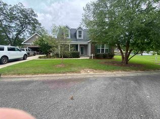 153 Village Cir, Cochran, GA 31014