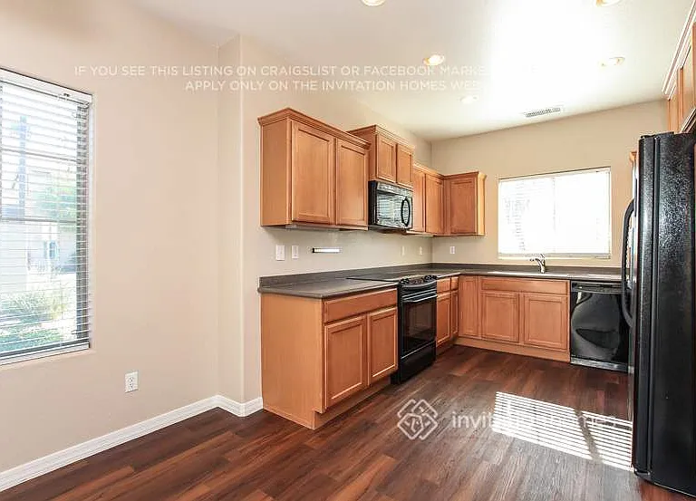 1922 W Faria Ln — Photo 6