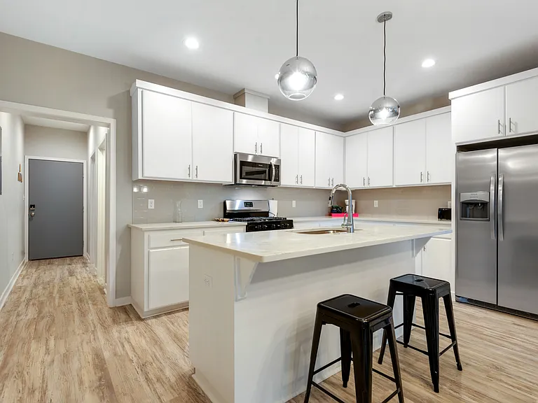 823 N Bronough St — Photo 1