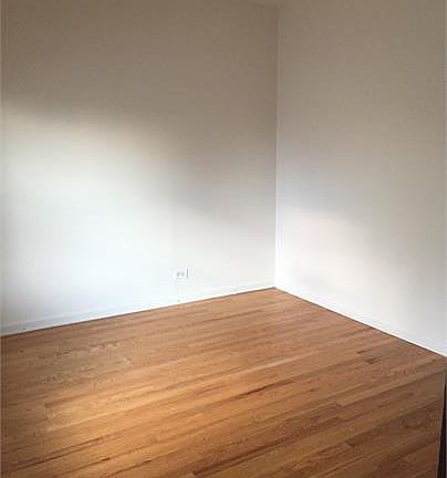 3rd image of 1319 Victoria Ave #1