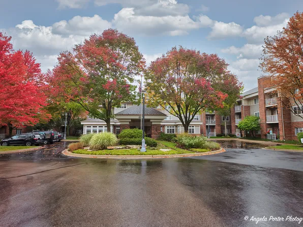 605 Barrington Ave APT 220, Dundee, IL 60118