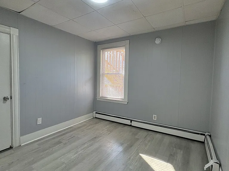 102-104 Knox St #5 — Photo 5