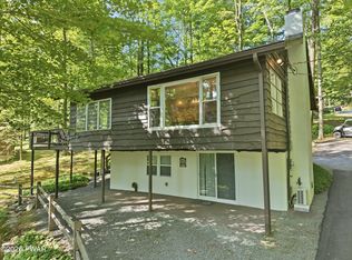 112 N Maple Ln, Greentown, PA 18426