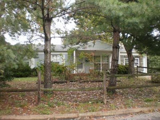 2nd image of 925 Wendell St