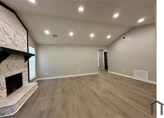 4th image of 343 Martin Dr