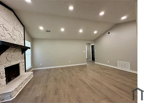 343 Martin Dr — Photo 4