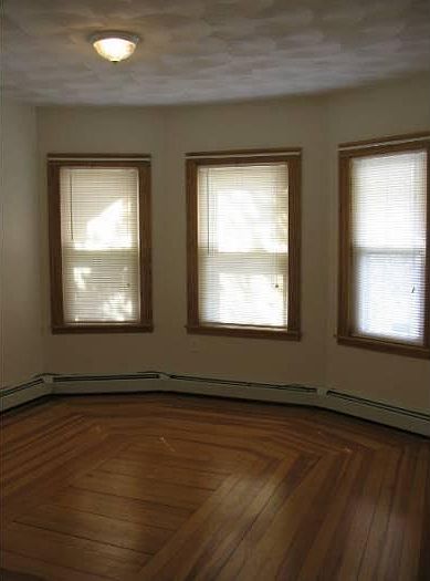 1st image of 10 Cora St #2