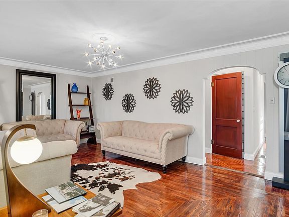 3rd image of 802 E Pitman Ave