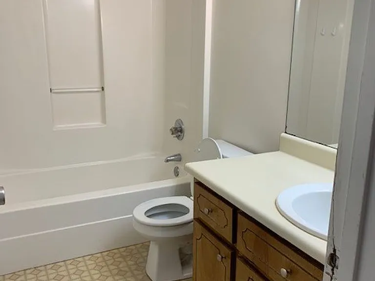 1438 Green St — Photo 16