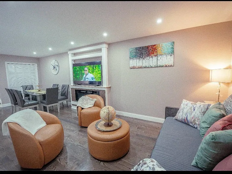 1210 E 72nd St #2 — Photo 10