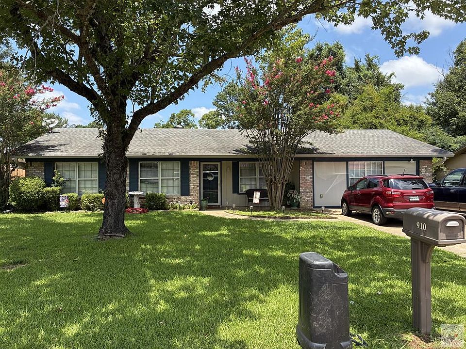 1st image of 910 Japonica Dr