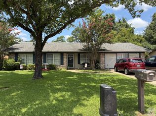910 Japonica Dr, Wake Village, TX 75501