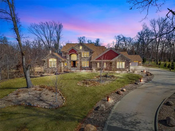 4801 Deer View Rd, Cedar Rapids, IA 52411