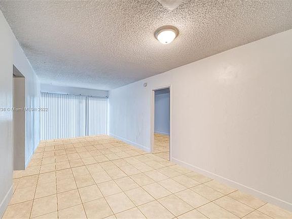 4th image of 488 NE 18th Ave APT 106