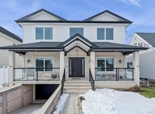 207 Pershing Parkway, Mineola, NY