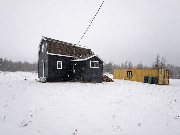 5th image of 1025 Bear River Rd