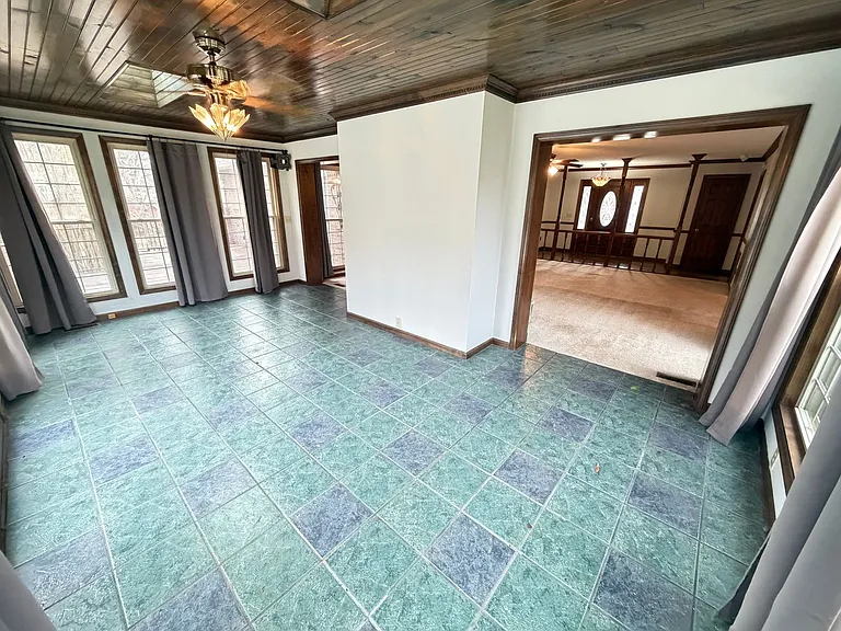 120 Elizabeth St — Photo 6