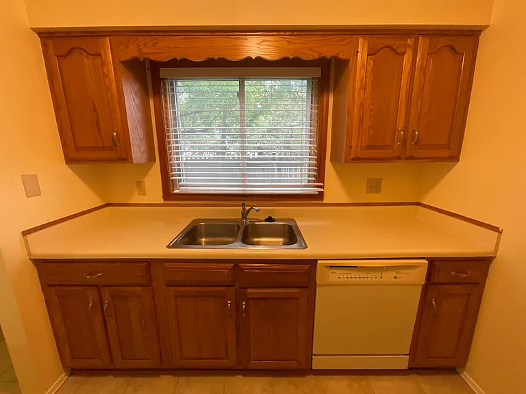 951 Barclay Ln — Photo 8