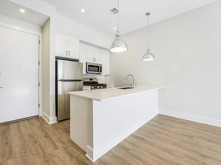 667-665 Grand St #305 — Photo 1