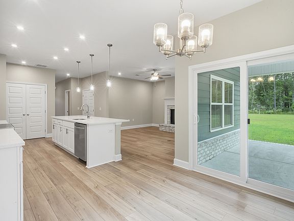 Harbor II Open Kitchen and Breakfast Area with Rear Sliding Door