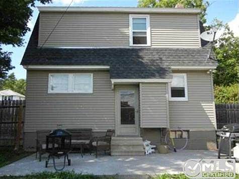3rd image of 733 Cass Ave