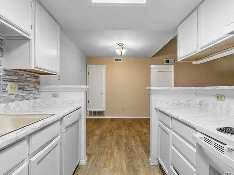910 S Walden St #206 — Photo 15