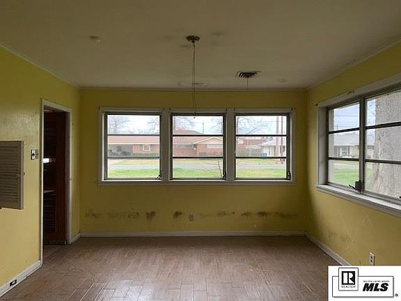 3rd image of 2216 Redwood Dr