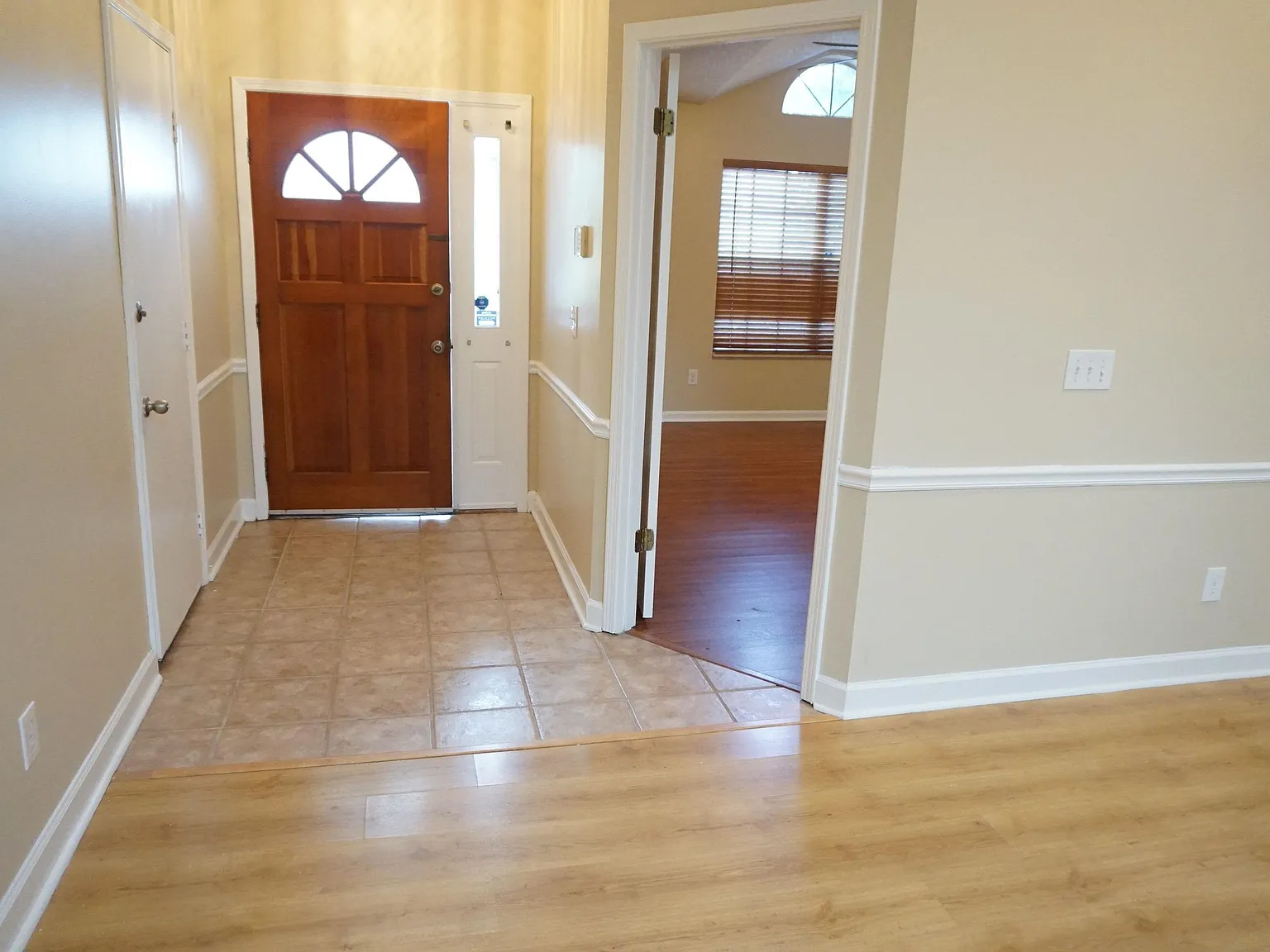 3 bed, 2.0 bath, 1560 sqft, $2,150 — Photo 2