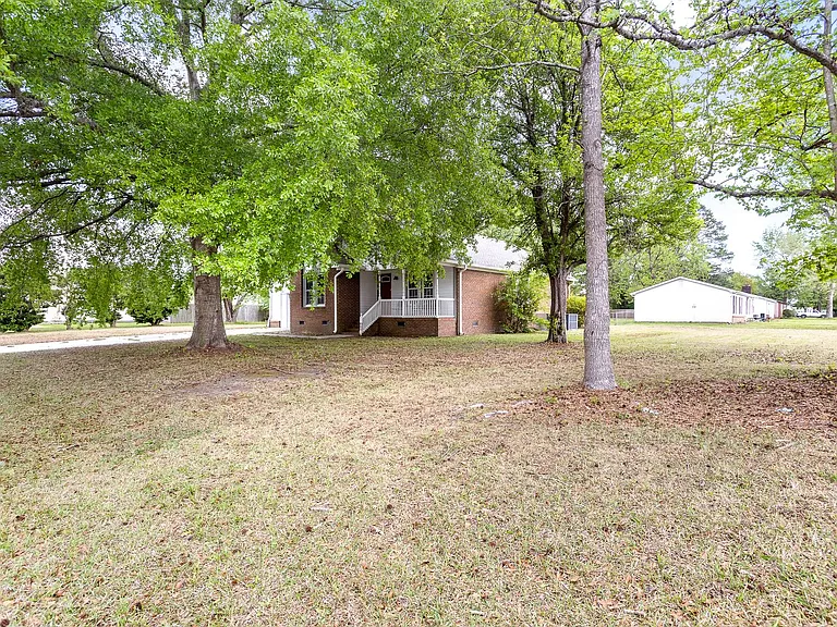 103 Balsam Rd — Photo 4