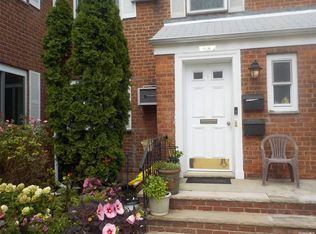 75-30 255th St #B1, Glen Oaks, NY 11004