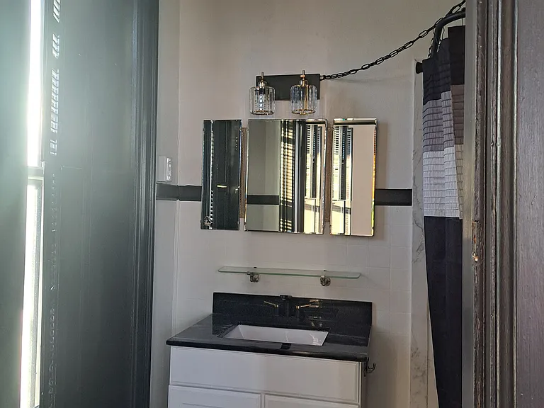 718 W Stephenson St #3 — Photo 9