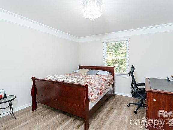 5th image of 103 Carriage House Dr