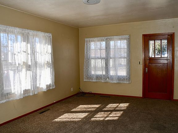 4th image of 216 6th St W