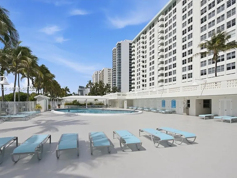 2899 Collins Ave #1022 — Photo 25